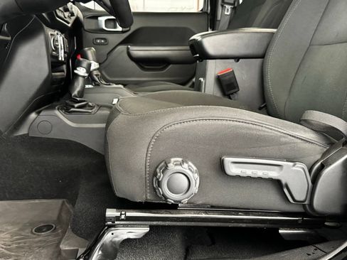 Used 2022 Jeep Gladiator Sport AWD/4WD image 11