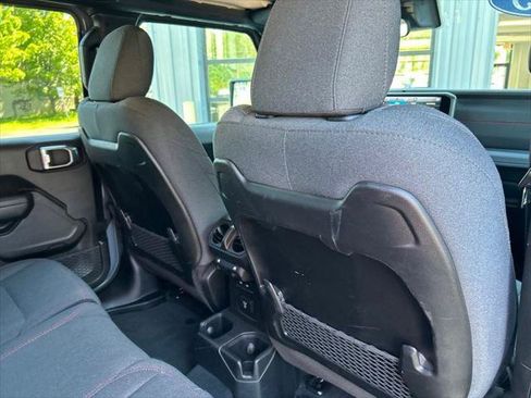 Certified 2025 Jeep Wrangler Unlimited Rubicon AWD/4WD image 36