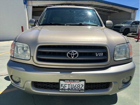 Used 2004 Toyota Sequoia SR5 RWD image 3