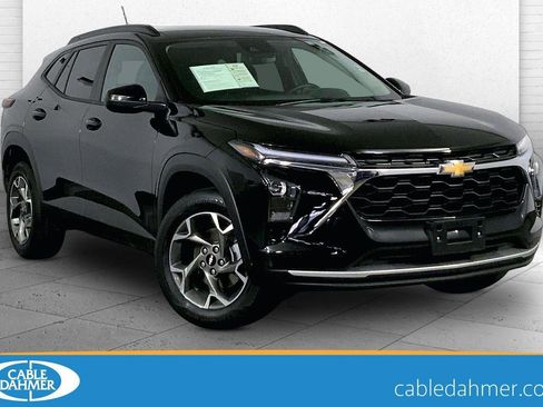 Used 2025 Chevrolet Trax LT w/ LT Convenience Package image 1