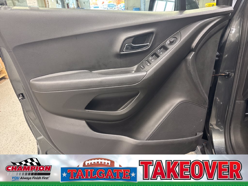 Used 2019 Chevrolet Trax LS FWD image 13