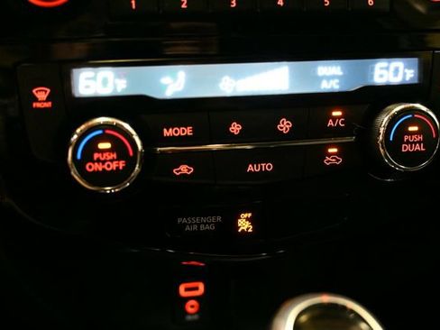 Used 2017 Nissan Rogue SV AWD/4WD image 29