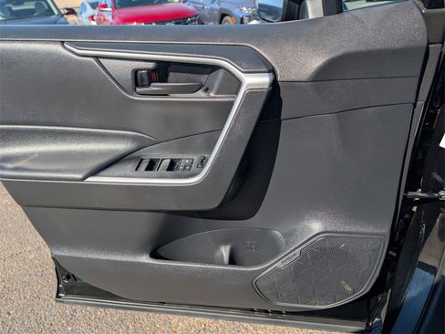 Used 2021 Toyota RAV4 LE image 14