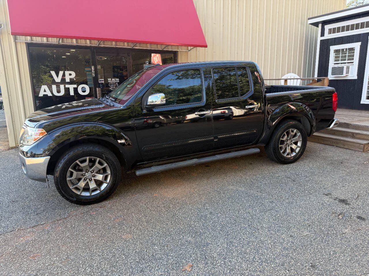 Used 2015 Nissan Frontier SL w/ Moonroof Package RWD image 7