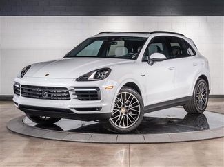 Certified 2023 Porsche Cayenne E-Hybrid image 1