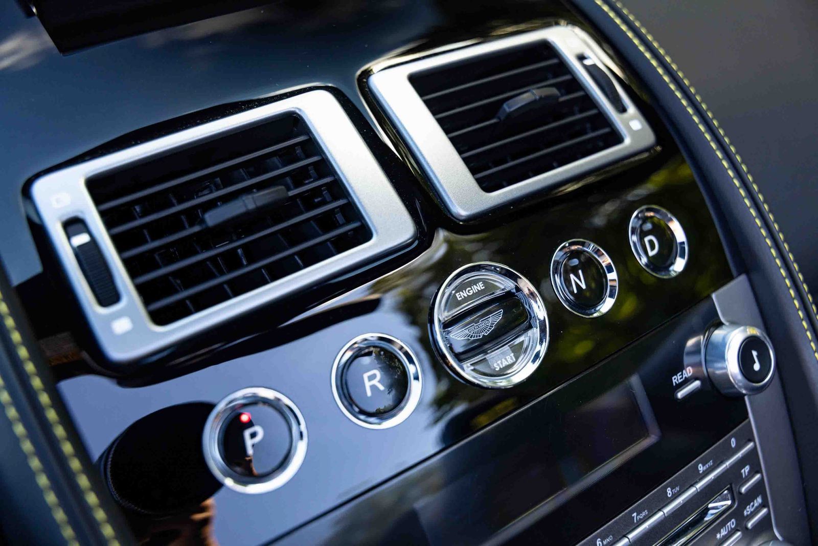 Used 2013 Aston Martin DB9 Volante RWD image 26