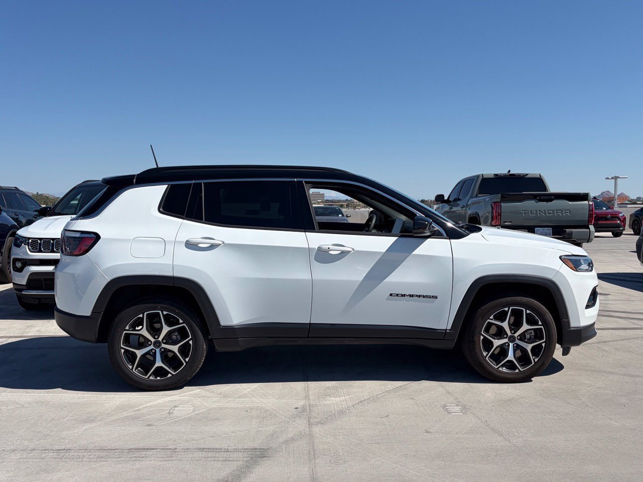 Used 2025 Jeep Compass Limited AWD/4WD image 3