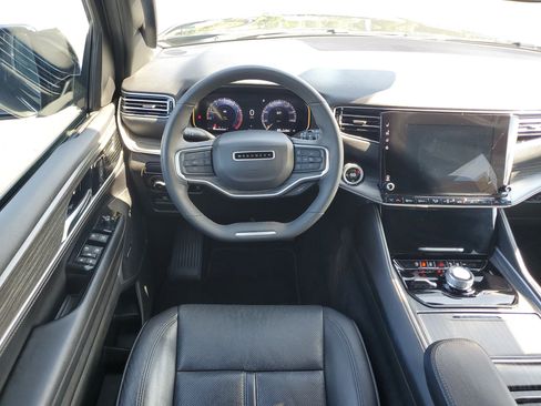 Used 2024 Jeep Wagoneer L Series II w/ Flexible Seating Group image 15