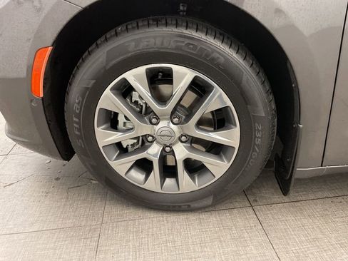 Certified 2021 Chrysler Pacifica Pinnacle image 11