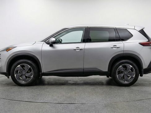 Used 2025 Nissan Rogue SV image 5
