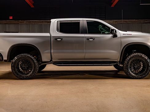 Used 2024 Chevrolet Silverado 1500 ZR2 w/ Technology Package image 11