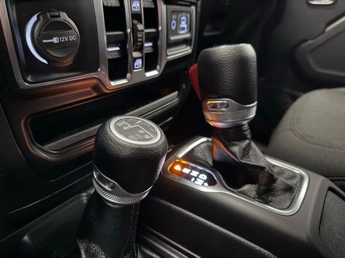 Used 2021 Jeep Wrangler Unlimited Sport image 32