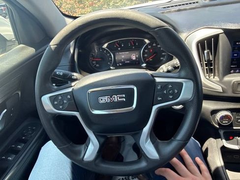 Used 2022 GMC Terrain SLE FWD image 13