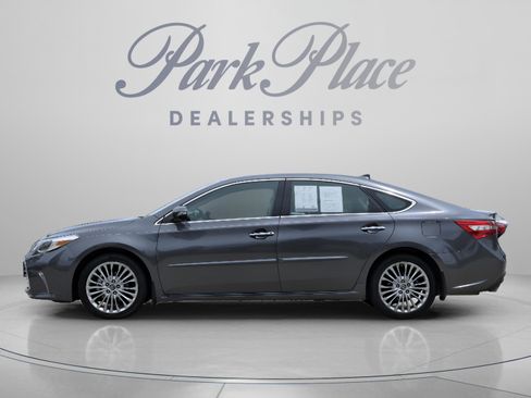 Used 2017 Toyota Avalon Limited FWD image 2