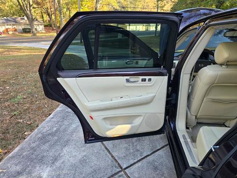 Used 2008 Cadillac DTS Luxury II image 18