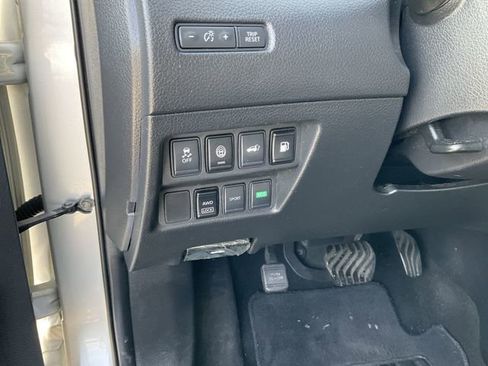 Used 2019 Nissan Rogue SV image 17