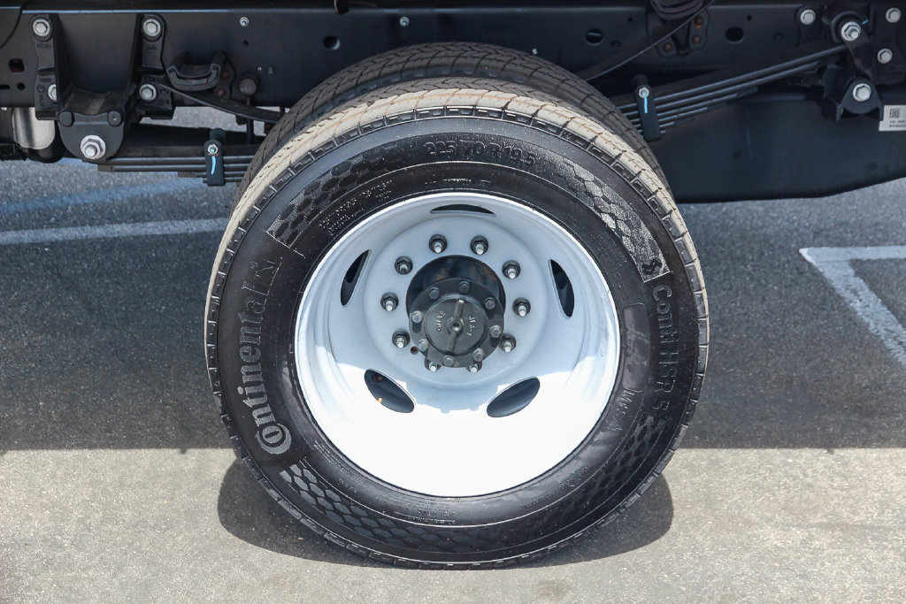 New 2026 Ford F550 2WD Regular Cab Super Duty image 13