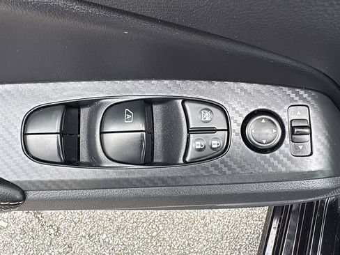 Used 2025 Nissan Altima 2.5 SV FWD image 30