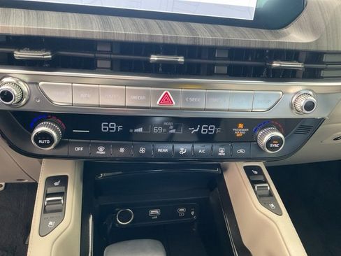 Used 2024 Kia Telluride SX image 17