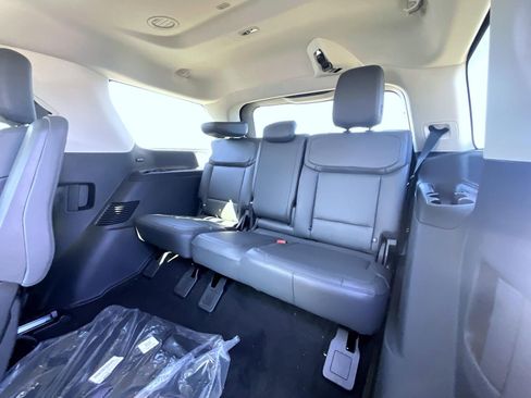 New 2026 Ford Expedition Active image 13