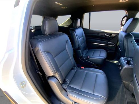 Certified 2025 Chevrolet Traverse LT FWD image 20