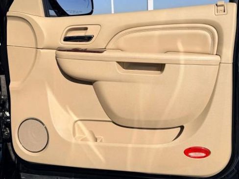 Used 2012 Cadillac Escalade Luxury image 17