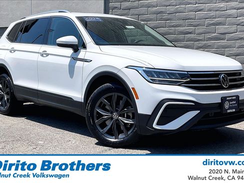 Certified 2022 Volkswagen Tiguan SE w/ Panoramic Sunroof Package AWD/4WD image 1