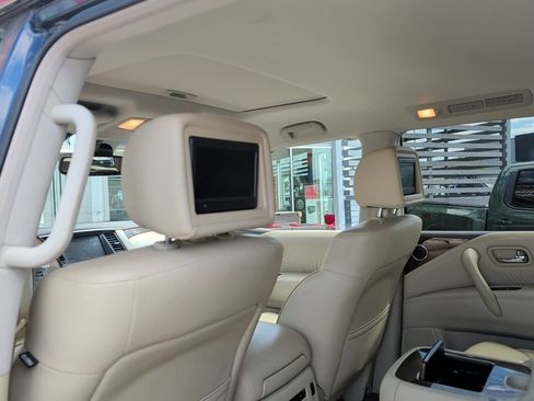 Used 2015 INFINITI QX80 Luxe w/ 22" Wheel Package image 9