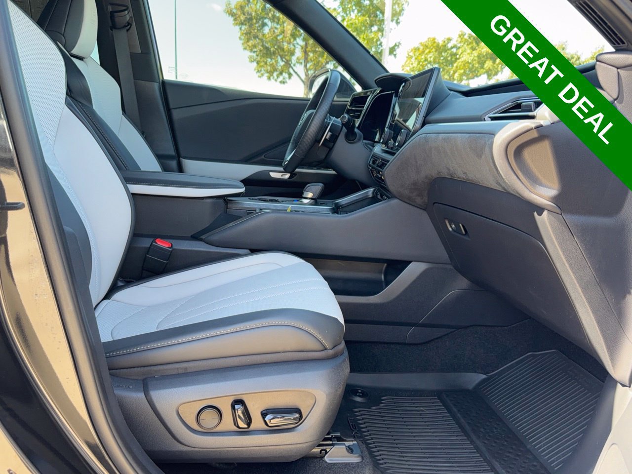 Used 2026 Lexus TX 500h AWD w/ Technology Package image 42
