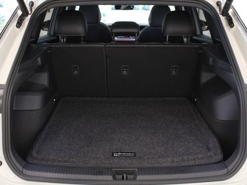 Used 2026 Volkswagen Tiguan SE R-Line FWD image 35