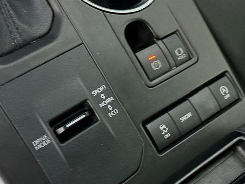 Used 2021 Toyota Highlander XLE FWD image 24