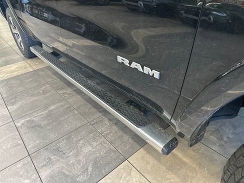 Used 2019 RAM 1500 Laramie AWD/4WD image 7