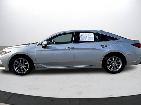 Used 2019 Toyota Avalon XLE image 5