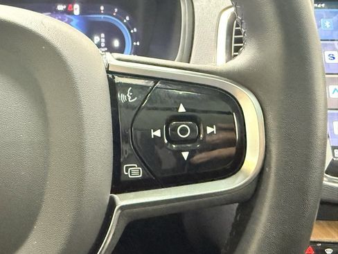 Used 2023 Volvo XC90 B6 Plus image 23