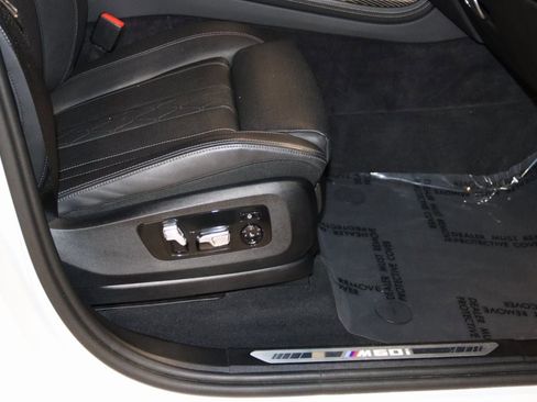 Used 2024 BMW X7 M60i image 66