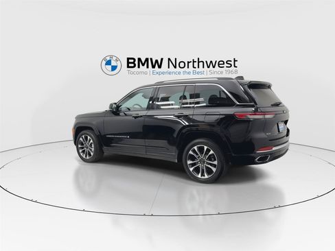 Used 2022 Jeep Grand Cherokee Overland AWD/4WD image 12