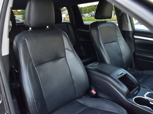 Used 2014 Toyota Highlander LE FWD image 15