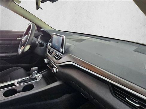 Used 2025 Nissan Altima 2.5 SV image 22