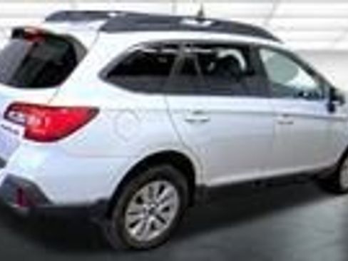 Used 2018 Subaru Outback 2.5i Premium image 7