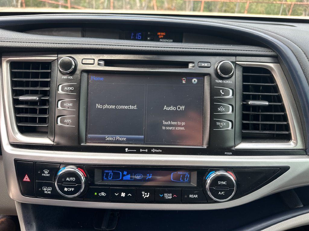 Used 2017 Toyota Highlander Plus FWD image 15