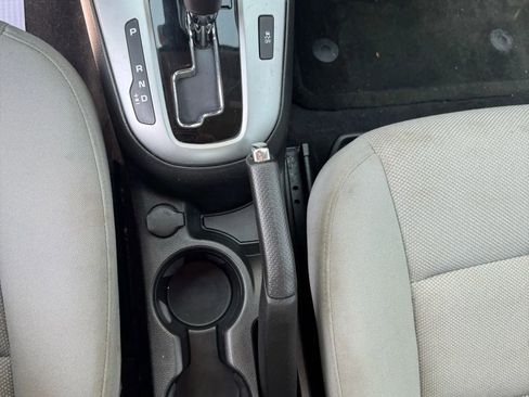 Used 2014 Chevrolet Cruze LT image 12