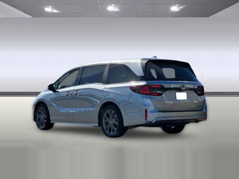 New 2026 Honda Odyssey Touring image 3