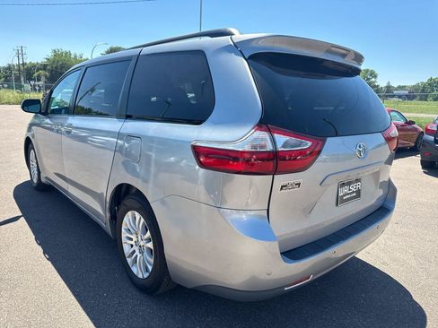 Used 2017 Toyota Sienna XLE w/ XLE Navigation Package FWD image 7