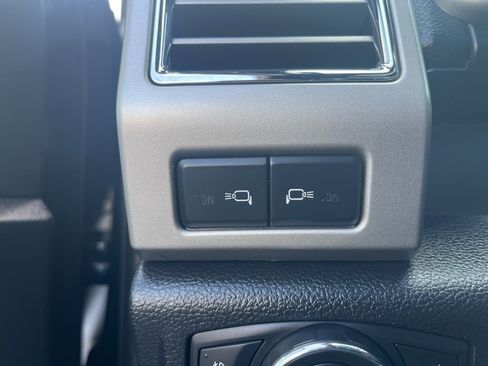 Used 2015 Ford F150 XLT image 27