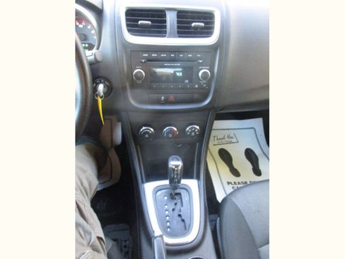 Used 2013 Dodge Avenger SE image 15