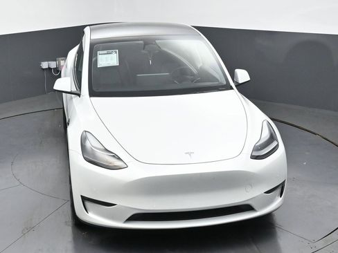 Used 2022 Tesla Model Y Long Range image 46