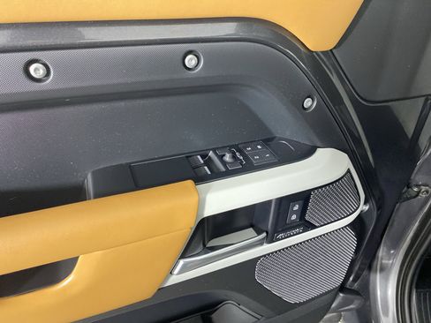 Used 2023 Land Rover Defender 90 X-Dynamic SE image 35