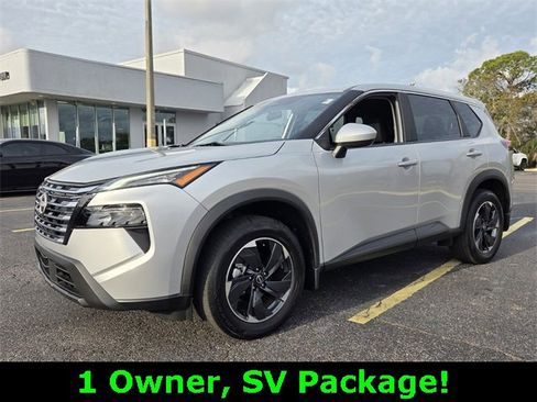 Used 2024 Nissan Rogue SV image 3