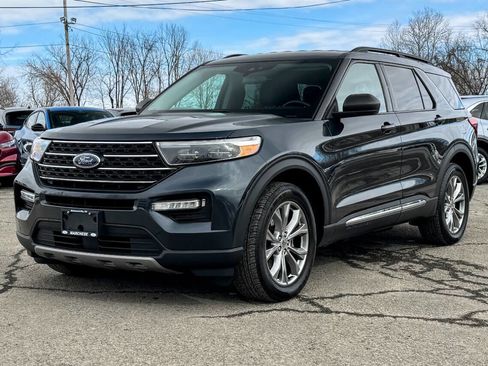 Used 2022 Ford Explorer XLT w/ Equipment Group 202A image 7