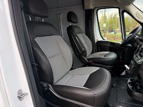 Used 2025 RAM ProMaster 2500 w/ Convenience Group FWD image 19